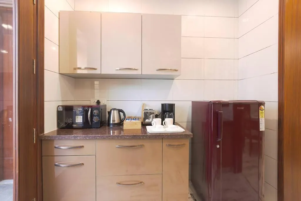 City Oasis W Bathtub N Balcony Γκουργκάον