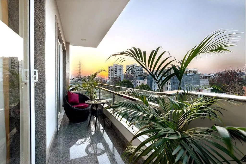 City Oasis W Bathtub N Balcony Γκουργκάον