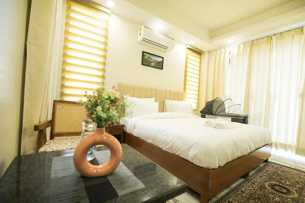 City Oasis W Bathtub N Balcony Γκουργκάον Διαμέρισμα